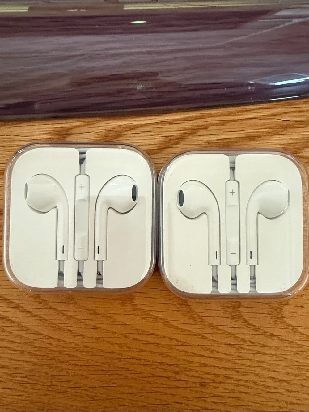 Apple White EarPods with In-Line Remote and Mic (2 available)